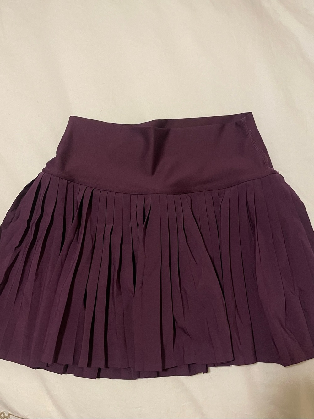 Alo yoga grand slam tennis skirt in dark plum XS - Picture 3 of 8